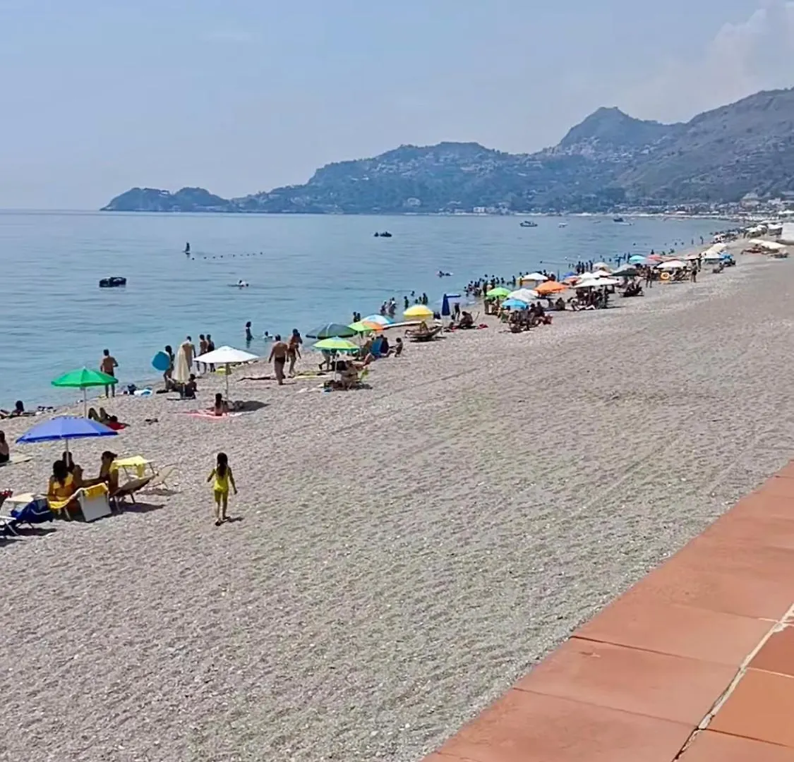 Sulla Spiaggia Di Letojanni Appartement