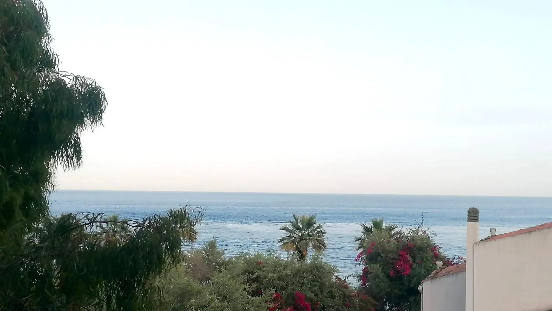 Sulla Spiaggia Di Letojanni 0*,  Italië